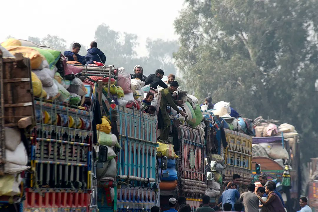 sofiya_dawar's tweet photo. Two countries near 🇦🇫: one, India, sent a lot of relief supplies during the earthquake, while Pakistan continued to expel Afghans. Now, India has gifted ambulances to Afghanistan, while Pakistan has dropped bombs on civilians in Afghanistan. Yet, they expect Afghans to love🇵🇰. https://t.co/ogfoDQGXpo