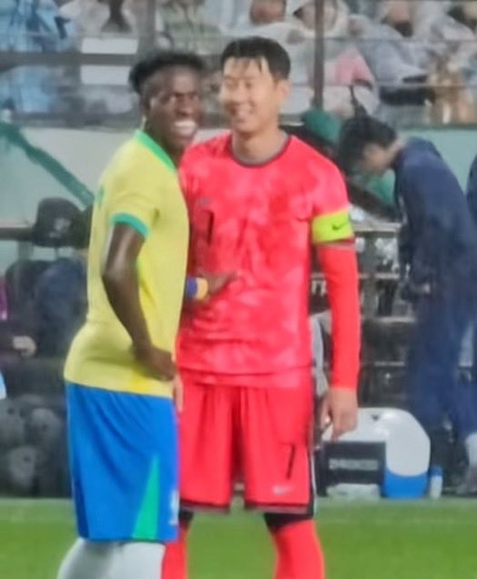 Viniciusooc's tweet image. Vinicius JR 🤝 Son
