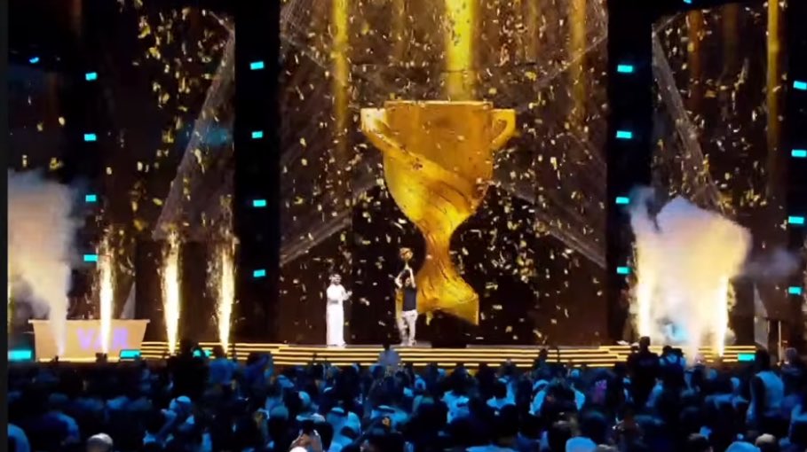 dashtiii's tweet image. من طاولة وكرسي وبداية بسيطة جداً
إلى إيفنت عالمي 👏!

هذا مو مجرد برنامج، هذا مثال حي على ان الإيمان بالفكرة والاستمرارية يخلقون المستحيل.

قصة شغف تحولت لإنجاز نفتخر فيه كلنا 🇰🇼

كل الشكر لكل شخص 
كان جزء من #تحدي_الثلاثين 
@Msa3edALfouzan 👏