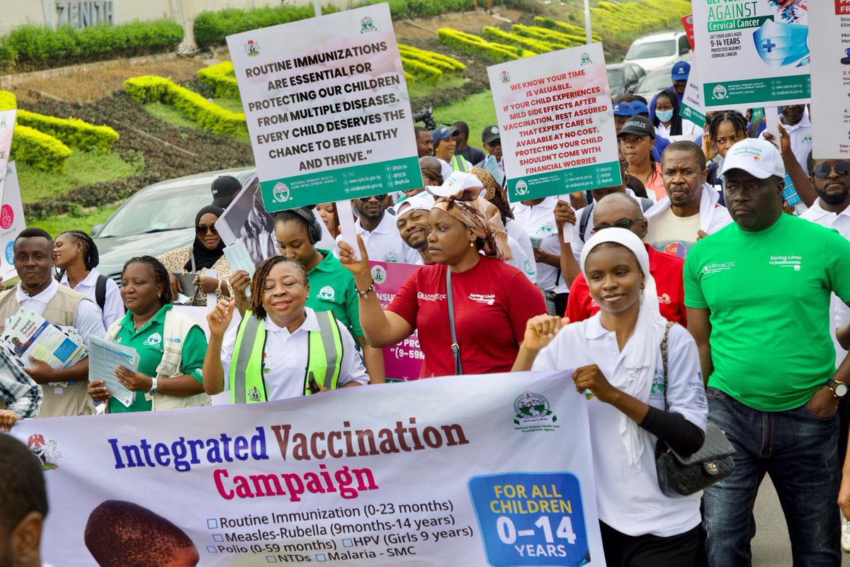 NphcdaNG's tweet photo. 🟢Happening Now!

NPHCDA Road Walk/Show on the Integrated Measles-Rubella

📍Vaccination of children will be happening at Wuse Market this morning

📍Ensure that your child and every child in your neighborhood and community gets vaccinated. https://t.co/jzi2dWSZDn