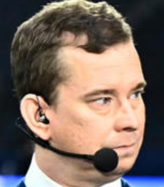 Idag vill jag hylla <a href="/ErikNiva/">Erik Niva</a> en riktig journalist som ställer relevanta frågor och skiter i om det blir ”dålig stämning”. 
Tack som fan!