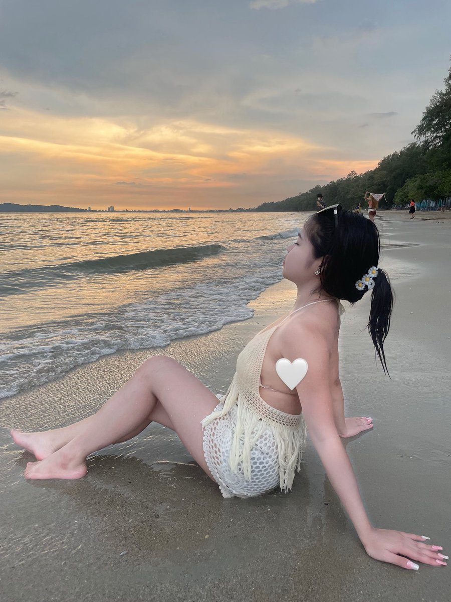 ใบขิง tweet media