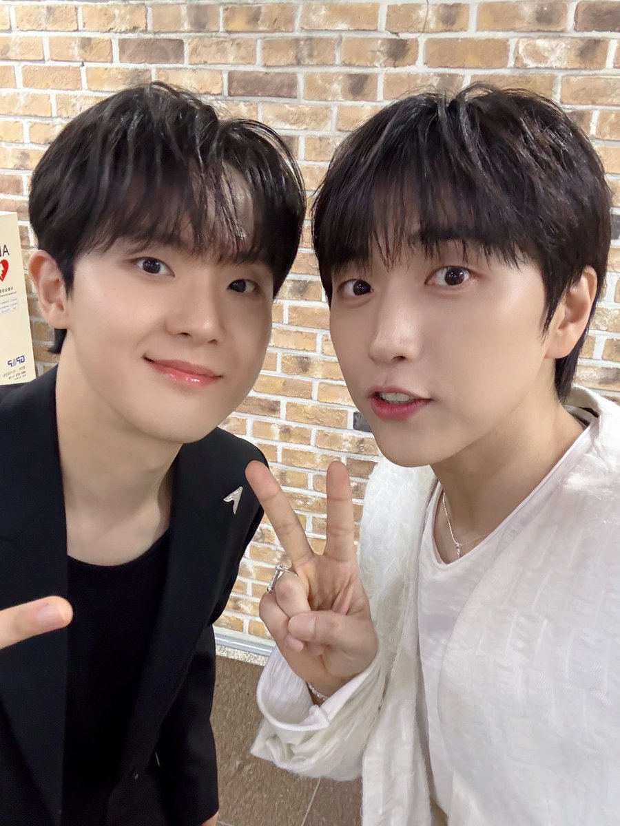 #뮤지컬 #데스노트

KBS <불후의 명곡>
10월 11일(토) 18:05❗

라이토 #임규형
엘(L) #산들 출연

잠시 후 6시 5분,
KBS에서 만나요🏃

누군가 이 세상을 바로잡아야 한다
𝐌𝐔𝐒𝐈𝐂𝐀𝐋 𝐃𝐄𝐀𝐓𝐇 𝐍𝐎𝐓𝐄

2025.10.14 GRAND OPEN
#디큐브링크아트센터