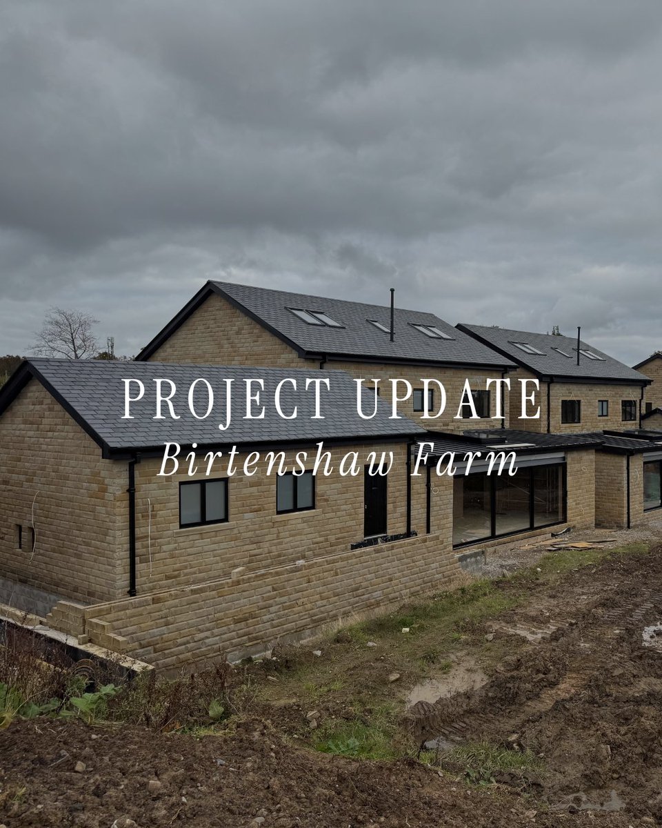 Shortconstruct's tweet image. 🚧 Progress continues at Birtenshaw Farm, Bolton! 

Drainage and earthworks are advancing with Tensar geogrid for stability. All plots are first-fixed, plastering is underway, and temporary boilers are aiding drying. Big thanks to the team for their hard work.