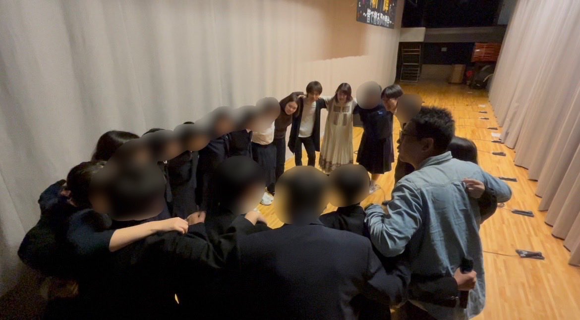 【第90回WAVOC×AWS女川プロジェクト】
女川中学校の文化祭が終了しました🏫
文化祭の中で、潮活動のアカペラ演奏だけでなく、合唱やサプライズ演奏にも関わらせていただきました🎤
女川中学校の生徒の皆さんや先生が作り出した素晴らしい文化祭に参加させていただき、AWS一同大変嬉しかったです😊