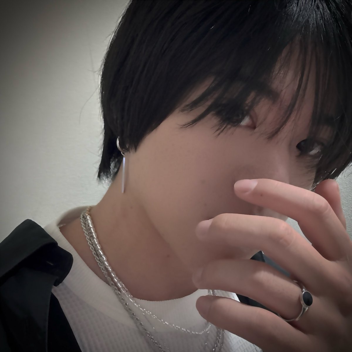 satoyugodesu's tweet photo. 写真集お渡し会1日目終わりました〜。
ありがとうございました。
ピアスも忘れなかったよ〜。

父さんが10冊券を買ってて、
一緒に2ショットを撮りました。

また明日もよろしくお願いします！ https://t.co/QSyuUXbiLk