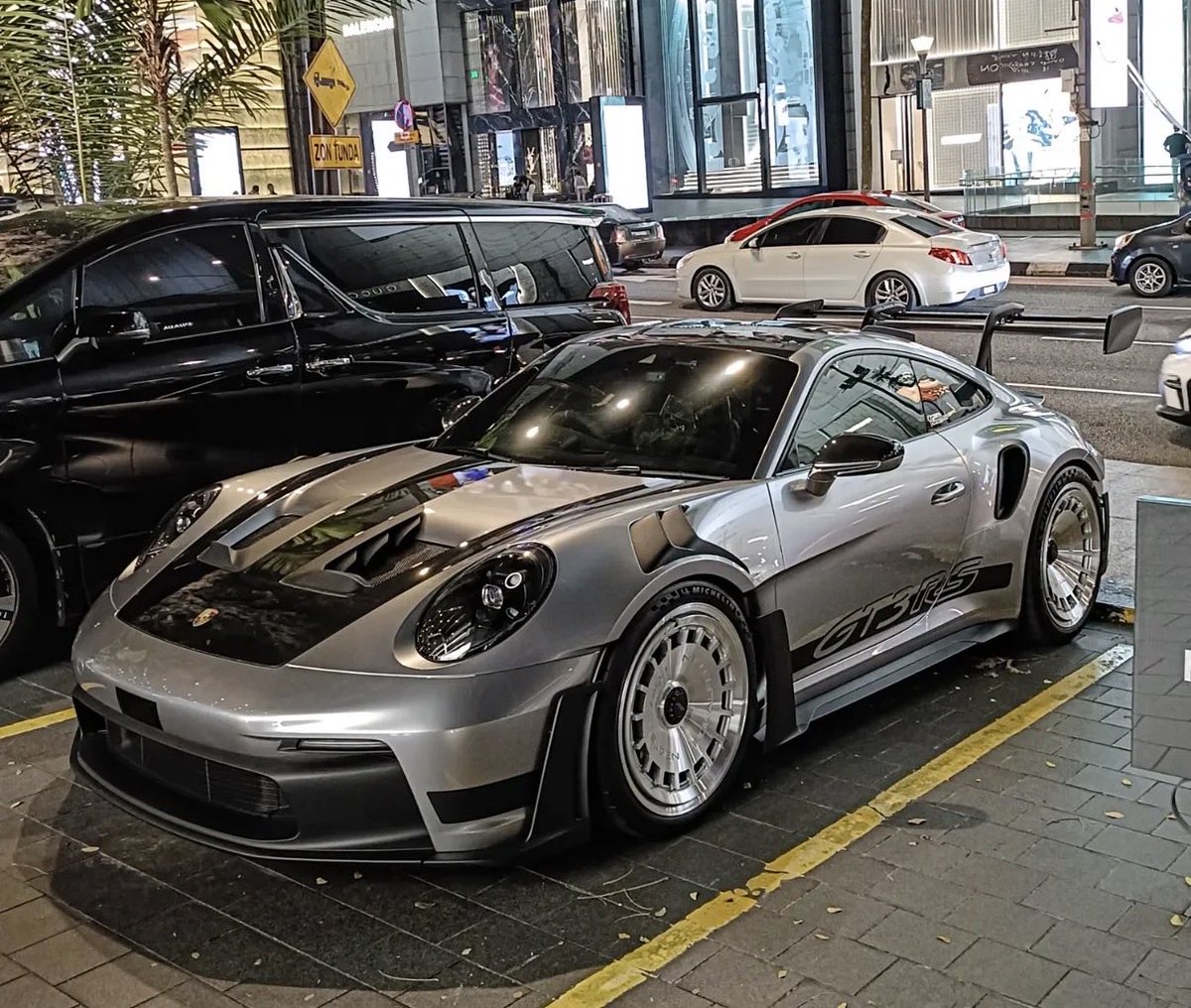 carpxrnpicx's tweet photo. 992 GT3RS https://t.co/NMe62LTJz2