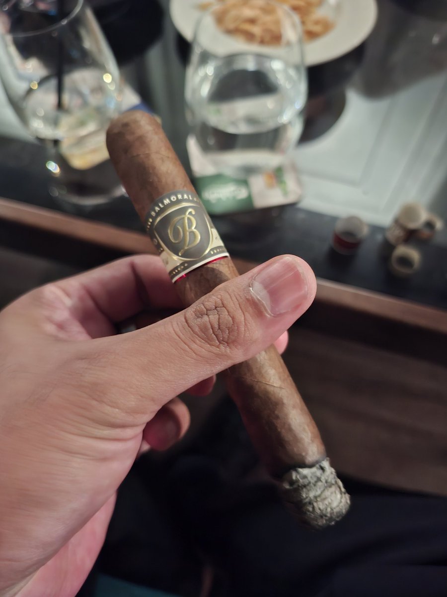 Toro Night

1) <a href="/alecbradley/">Alec Bradley Cigars</a> Project 40 Maduro (Nicaragua| Handmade)
Size: Toro

2) <a href="/balmoralcigars/">Balmoralcigars</a> Anejo Xo Gran Toro (Dominican Republic | Handmade)
Size: Toro

#cigar #nicaraguancigar #alecbradleyproject40maduro #dominicancigars #balmoralcigars #balmoralanejoxo
