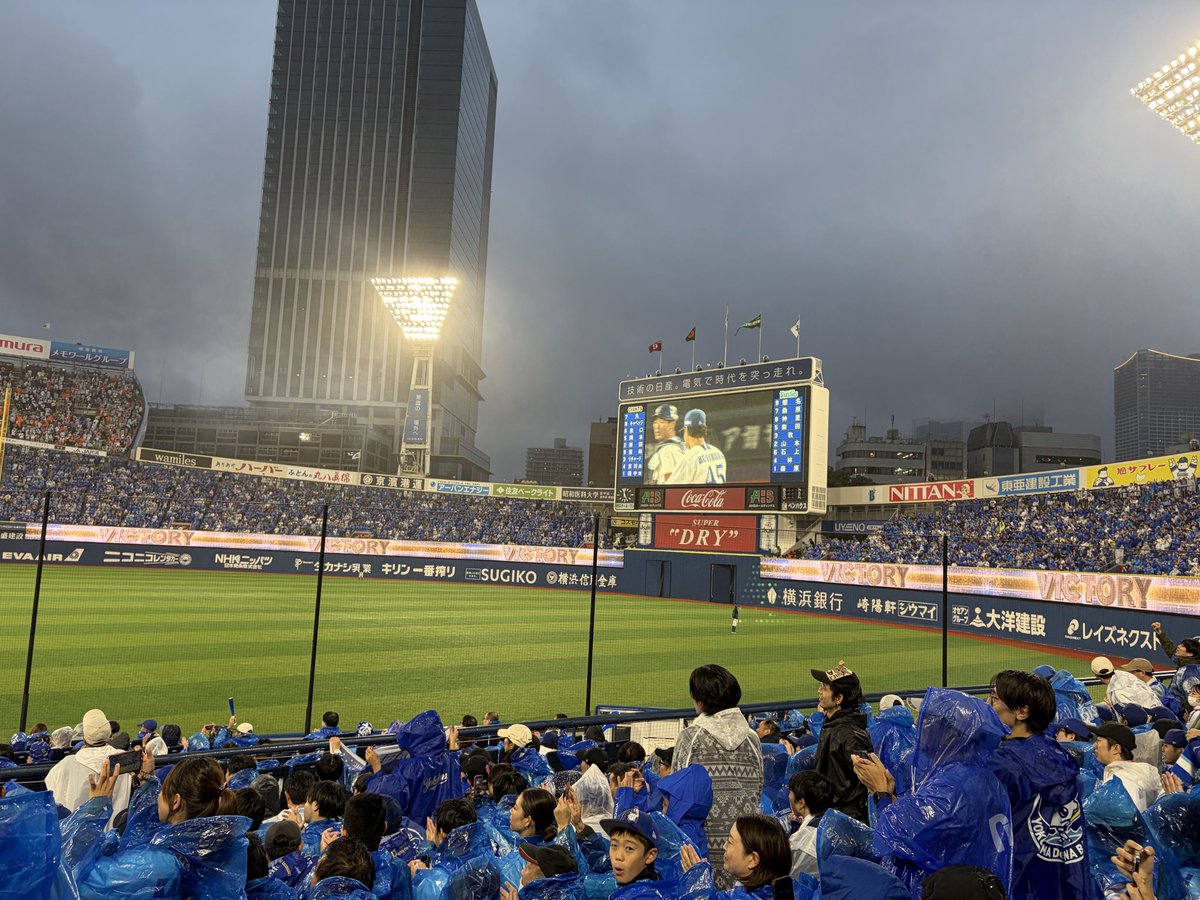 nico_3_3b's tweet image. ＼横浜優勝／