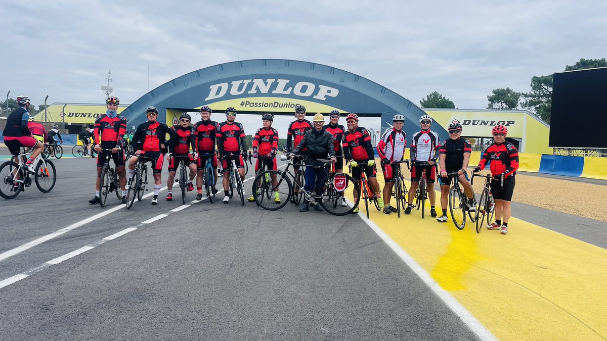 🚴‍♂️ Clap de fin du #DéfiVélo2025 !

Après 6 jours, 700 km et 5 500 m de D+, nos 16 cyclistes UDSP 95 ont rallié le circuit Bugatti du Mans 🏁

🔥 Mention spéciale à Mickaël et son vélo d’époque (2 tours du circuit Bugatti !)
Merci à <a href="/Sdis_95/">Sapeurs-pompiers du Val-d'Oise 🚒</a> pour le soutien