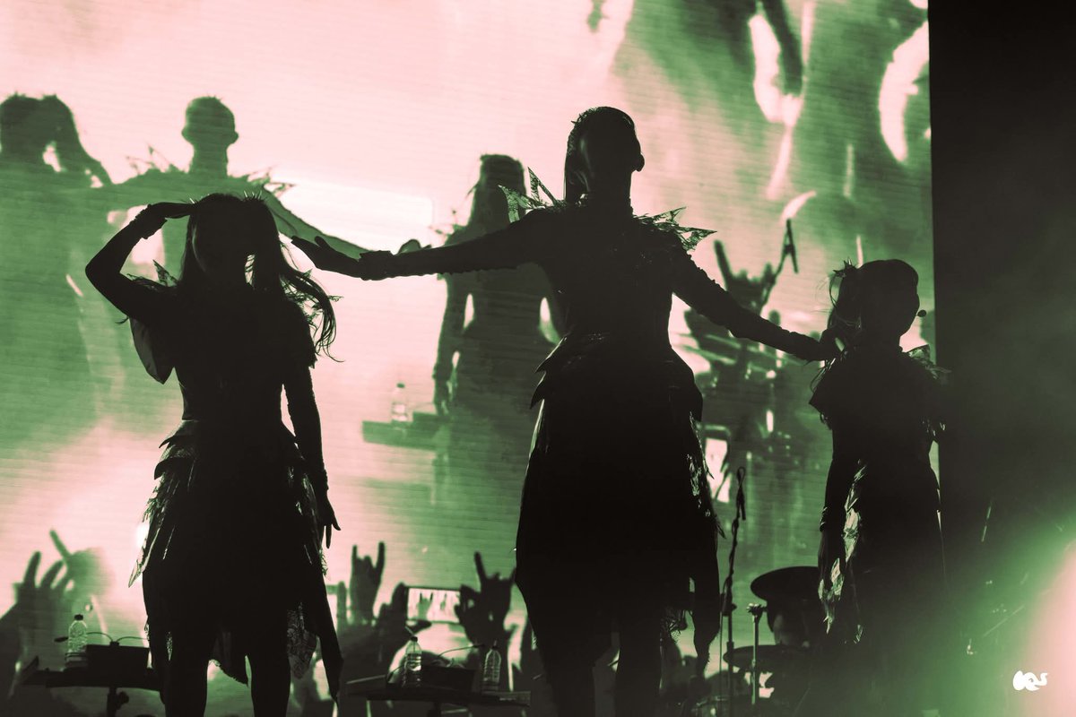 ellyphant on Facebook. 

10 #BABYMETAL photos at #Manila. 

#BABYMETAL #BABYMETALWORLDTOUR2025 #AsiaTour #Manila 
facebook.com/share/p/17Zz5L…