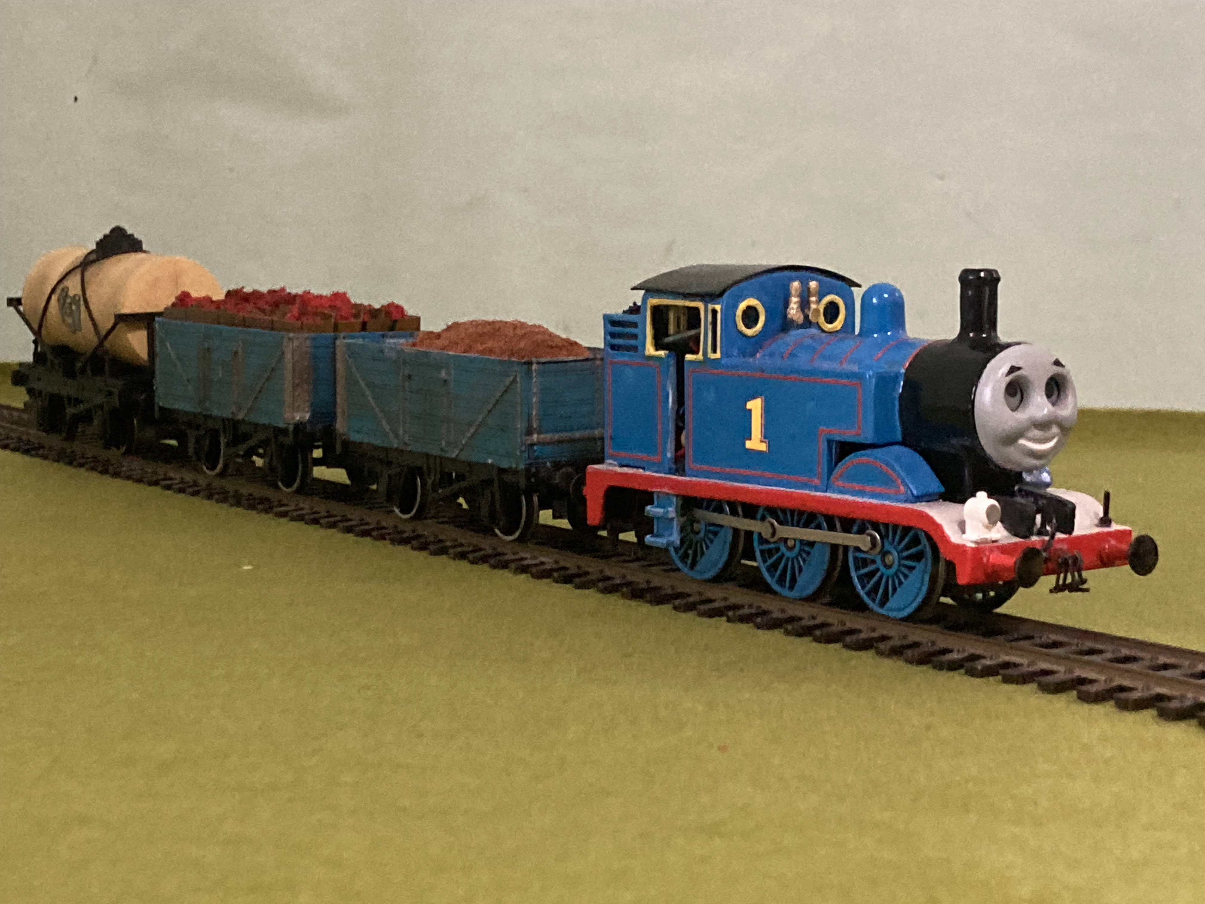 人気トーマス超激レア✨日本未発売✨床にレーザー光線で描くとあやつれてしゃべります 人気トーマス超激レア✨日本未発売✨床にレーザー光線で描くとあ