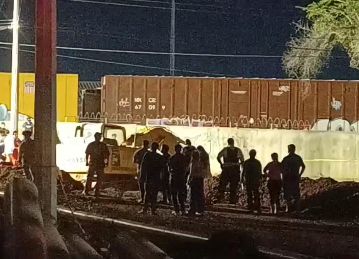 Pasada la media noche se concluyen labores de rescate en colector plan oriente en Obregón, se confirma son 3 personas las que pierden  la v1da en este accidente. Se realizara investigación para determinar las causas y deslindar responsabilidades señala protección. Civil