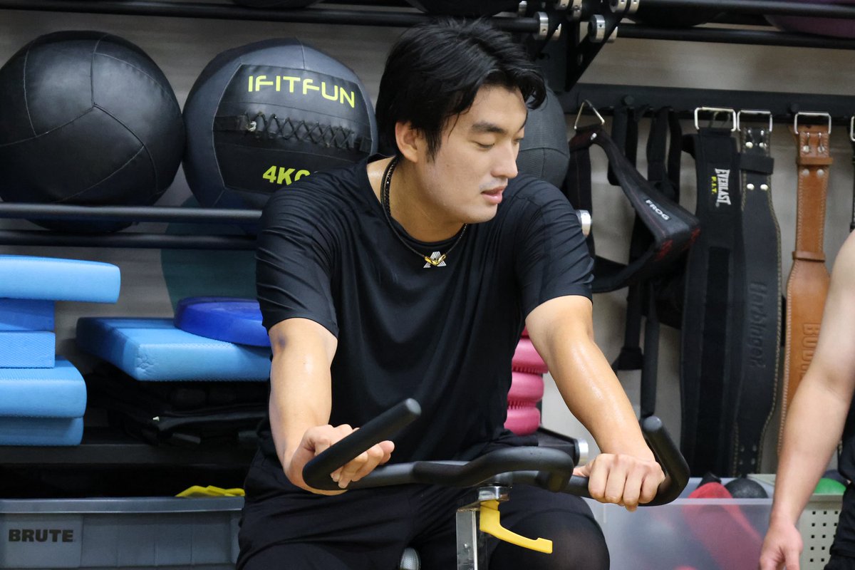 도현조(김도현, 윤도현)는 회복 및 체력 증진 목적으로 함께 운동을 진행했습니다🐯