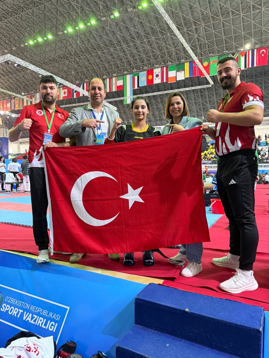 Özbekistan Taşkent’de devam eden Kick Boks Dünya Kupasında Milli Sporcumuz Beril Elçin Büyükhatipoğlu 50 Kg Genç Bayan point Fighting  Branşında 🥇Altın Madalya kazanarak Dünya Kupası Şampiyonu olmuştur. Sporcumuzu tebrik ediyorum.

<a href="/OA_BAK/">Dr. Osman Aşkın Bak</a> <a href="/hamzayerlikaya/">Hamza Yerlikaya 🇹🇷</a> <a href="/gencliksporbak/">Gençlik ve Spor Bakanlığı 🇹🇷</a>