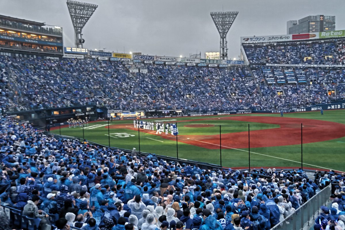 RanRanBayStars's tweet image. 現地より‼️
初戦勝ったぁぁぁ🙌🙌🙌\横浜優勝/🤩✨ヤタ───ヽ(〃∀〃)ノ───♪
筒香の2本のホームランに牧の復活タイムリー最高だったぁぁぁ🙌🙌🙌
ケイが好投して伊勢が抑えて森原の復活守護神激アツでした😆🙌
明日も勝つぞぉ٩( ´ω` )و
#横浜優勝