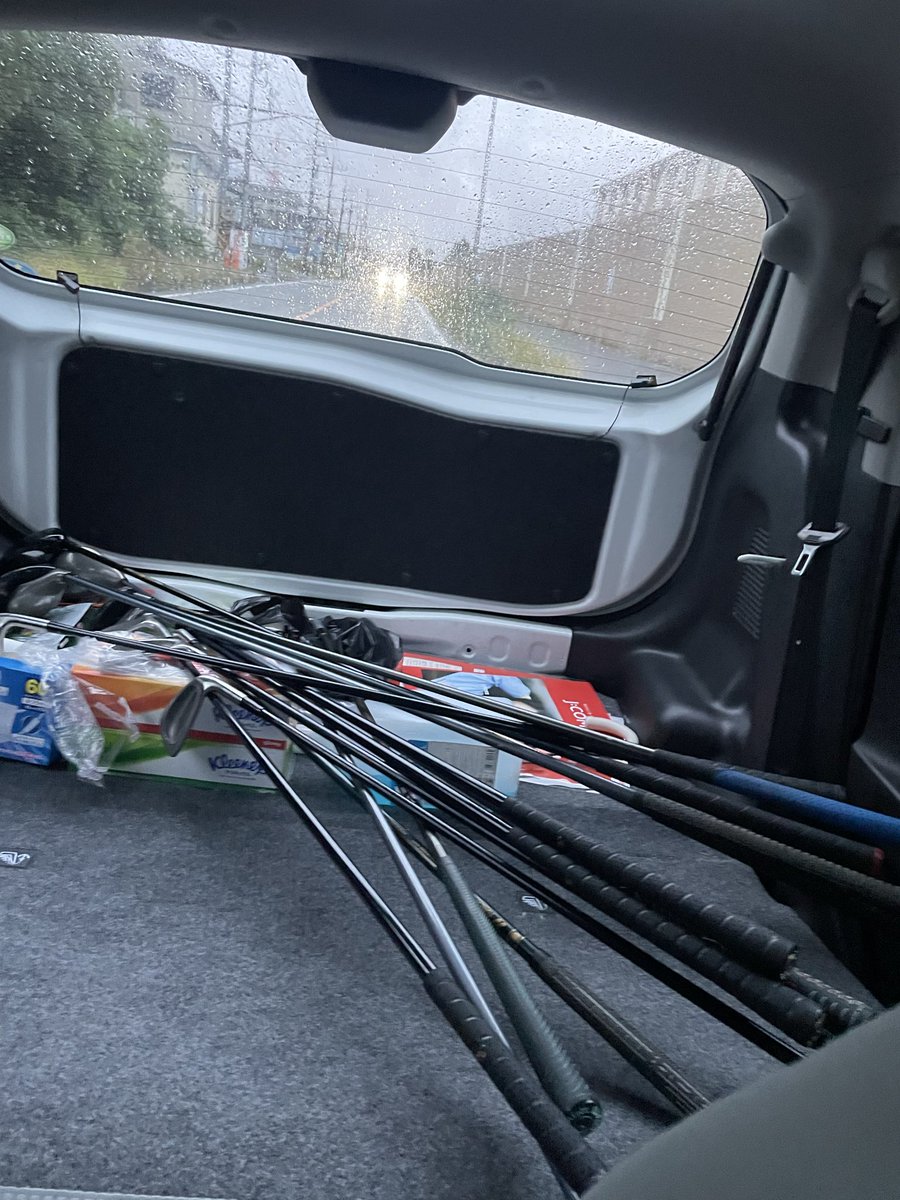 最近ゴルフ始めた話したらお客さんから色々貰っちゃった☺️