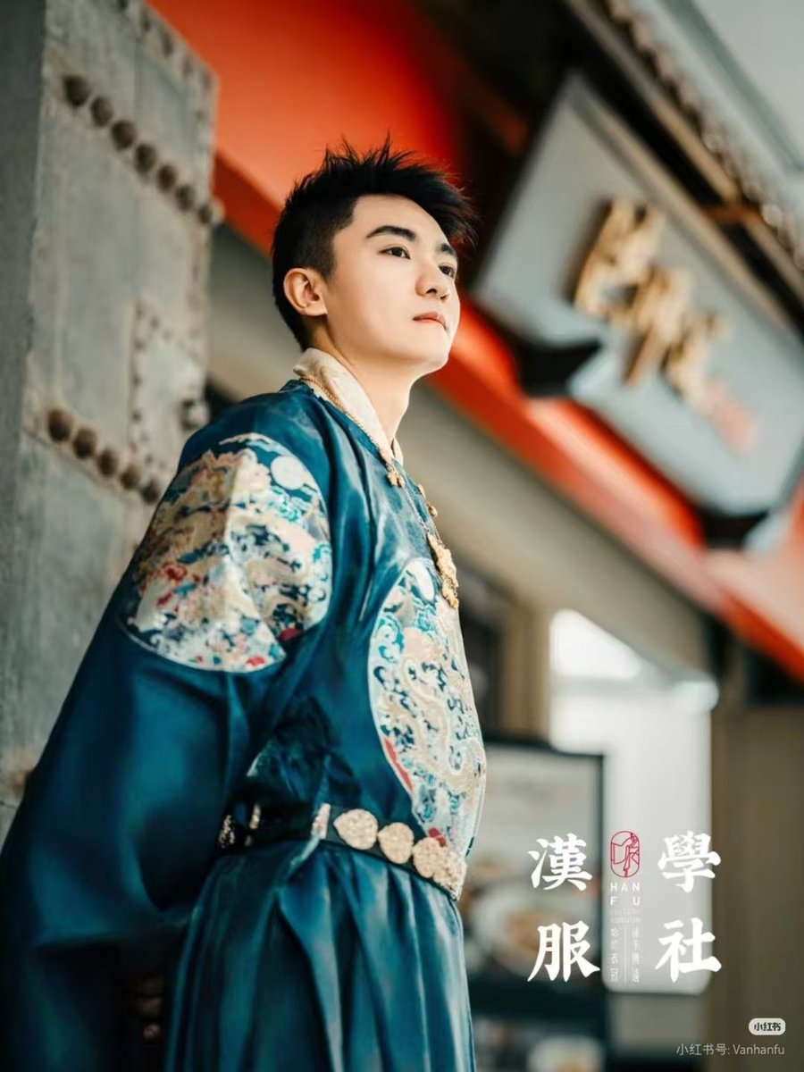AmazingHanfu's tweet image. What a blast at the #Iowa Hanfu Society x CSSA #Mid-Autumn Gathering! People enjoyed handmade #mooncakes, DIY lanterns, pitch-pot #game &amp;amp; #riddles, plus #Hanfu photoshoots for amazing shots. The 3fun was off the charts! (via: Iowa Hanfu Society)