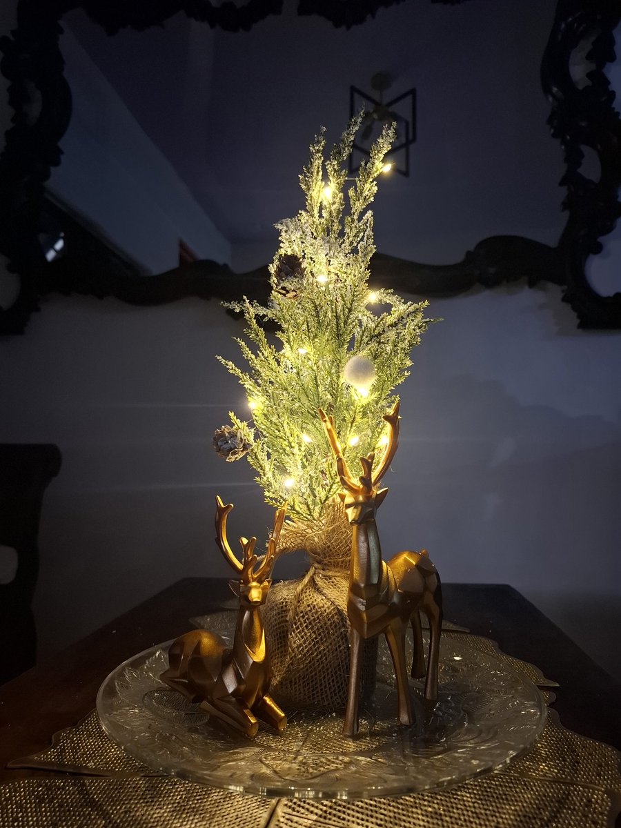 MERRY CHRISTMAS! 🎅
Syempre supportive tayo kay Jose Mari Chan 😆