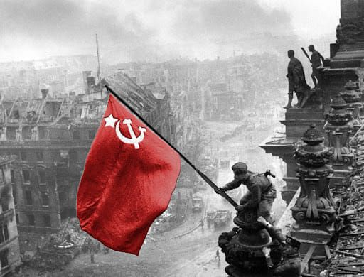 Честит 11 Октомври – Ден на народното востание!
Драги Македонци,
Денес, со гордост и почит, го славиме 11 Октомври – денот кога нашите храбри предци се кренаа за слобода, правда и достоинство. Овој ден е симбол на нашиот непокорен дух, на љубовта кон татковината и на единството