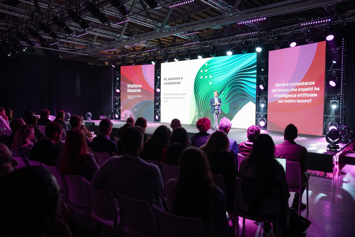 stefanobesana's tweet image. All’ultima edizione dei @DIDAYSIT ho parlato di #ExplainableAI come leva per evolvere competenze, culture e leadership. +16–20% produttività; 87% executive segnala skill gap; 1 su 2 CV AI-generated scartato e solo 1 azienda su 10 ripensa la leadership.