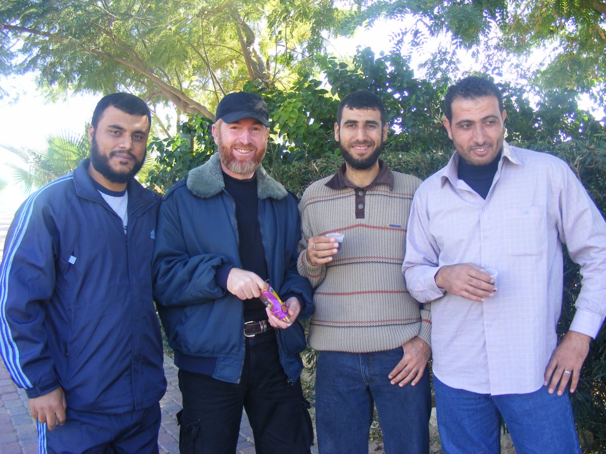 mo3athshhada's tweet image. قادة سيخلدهم التاريخ .. رموز معركة الطوفان والعبور من اليمين /
الشهيد القائد والأسير المحرر /فايق المبحوح (أحد أركان الأمن والجبهة الداخلية)
الشهيد القائد /أيمن صيام أبو العز (قائد الصاروخية في كتائب القسام ومذل تل أبيب)
الشهيد القائد/ أبو صهيب رجب (قائد عمليات لواء الشمال وأحد…