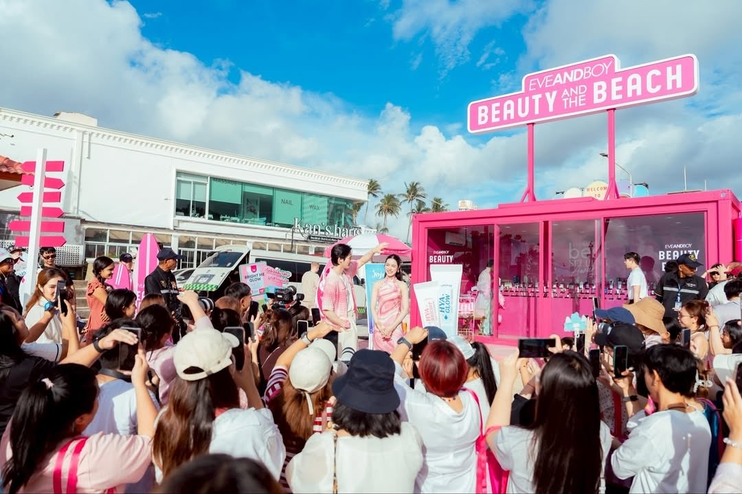 KAOPP_Official's tweet image. IG Update : @EVEANDBOY 

ความสนุกยังมีต่อ 💗🤩
EVEANDBOY BEAUTY BEACH CLUB PATONG PHUKET🏖️👙!

Check in at Beauty and the Beach 🏖️🌊
and let your glam glow under the sun! ☀️✨
9–12 OCT 2025 AT PATONG BEACH

🔗 : instagram.com/p/DPp4Jk1Eh7u/…

กดไลค์+แชร์+คอมเม้นกันเยอะๆนะค่า ✨

KAOPP…