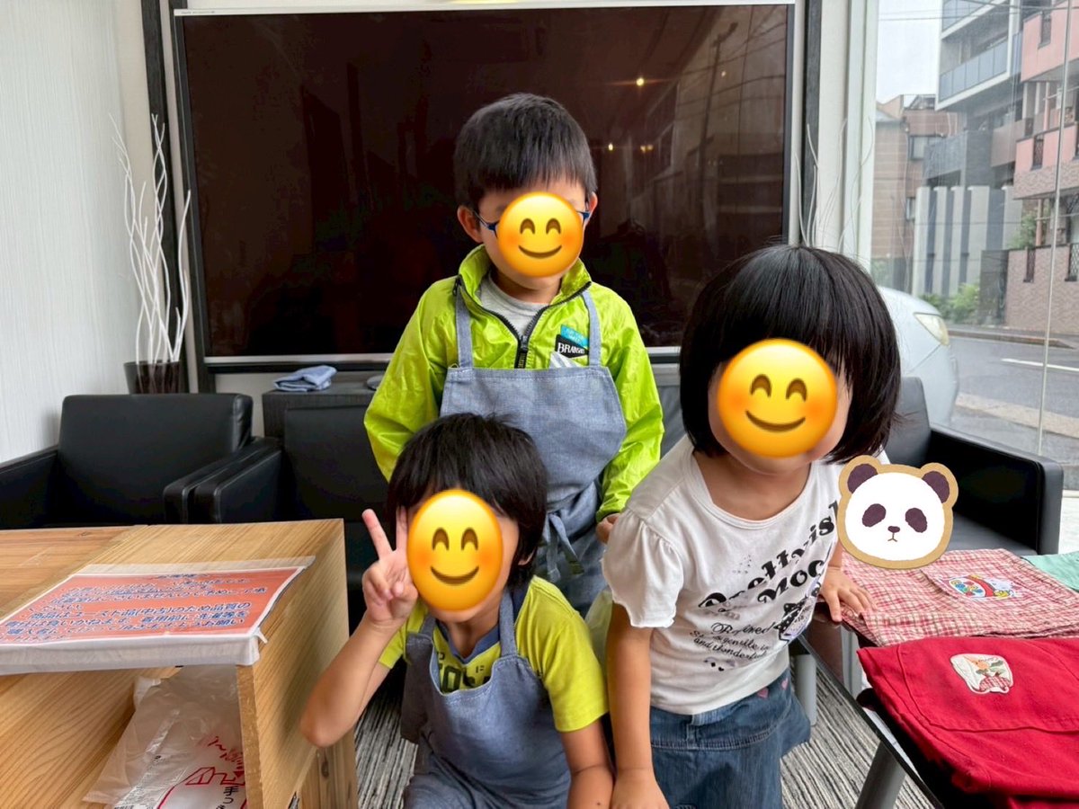 firstdream_11's tweet image. 🛍️南篠崎教室🛍️
2025.10.11(土)
『ブティックの店員さん』
リユース婦人服を販売するブティックの店員さんを行いました💫
来店したお客様に「いらっしゃいませ😊」と笑顔で接客することができました🌈

▽ファーストシーンドリームの詳細はこちら！
firstscene-education.com

#放デイ #療育 #職業体験