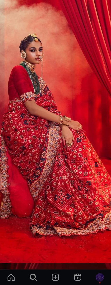 IndianFun9's tweet photo. To Order This Semi patola, You Can Dm me...

Beautiful Traditional Patola Purse Handlooms Weaving Luxurious Pure Silk Real Patola Pures

Note :- Color Variation Possible

Depending On Lights &amp; Devices Used During Photography &amp; Also Devices Used To Watch Picture... https://t.co/KWXdaaHW2g