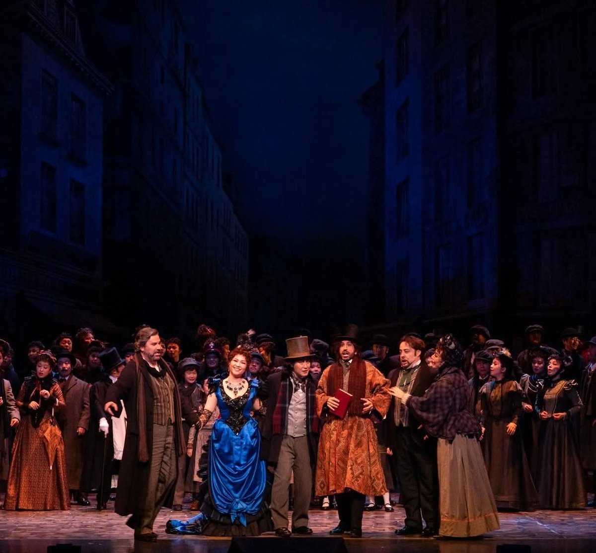 25/26シーズン開幕公演『ラ・ボエーム』千秋楽公演が幕を降ろしました。ご来場誠にありがとうございました。プッチーニの青春群像劇は、ご堪能いただけたでしょうか。
次回新国立劇場公演は11月15日開幕『ヴォツェック』です。どうぞお楽しみに。