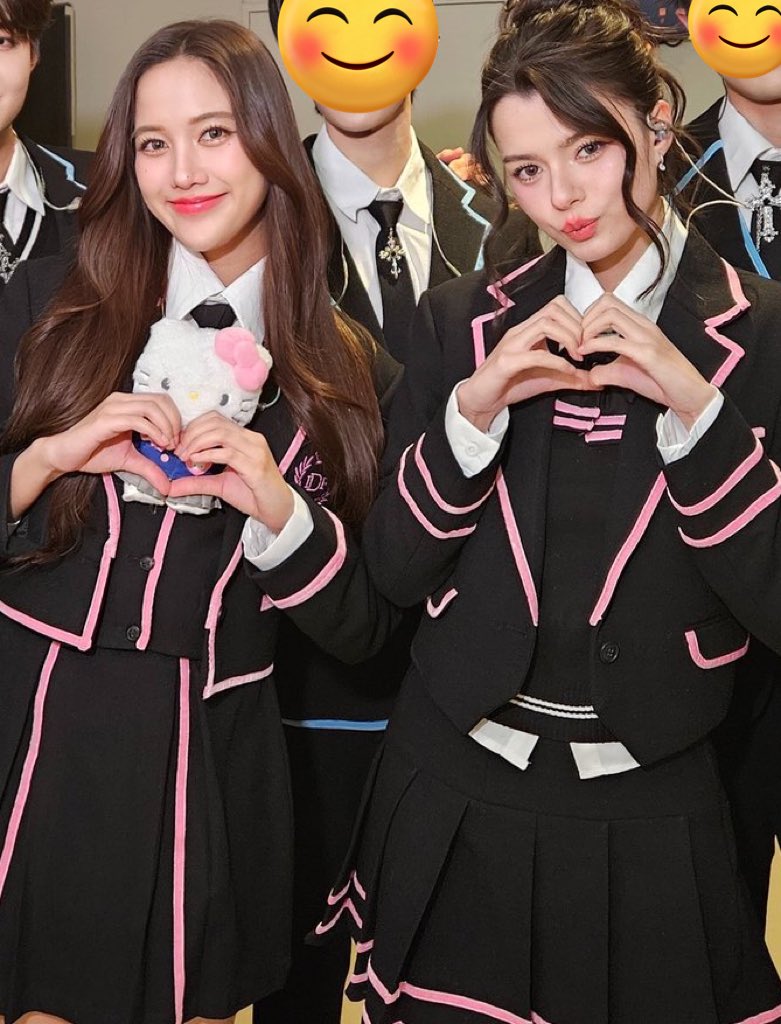 bornastaursV2's tweet image. she runs the school, her faen runs her heart (and her patience). 🙂‍↔️🤣

SAROCHA REBECCA HAPPY TIME
#FreenBeckyFMinOsaka
#FreenBecky #ฟรีนเบค