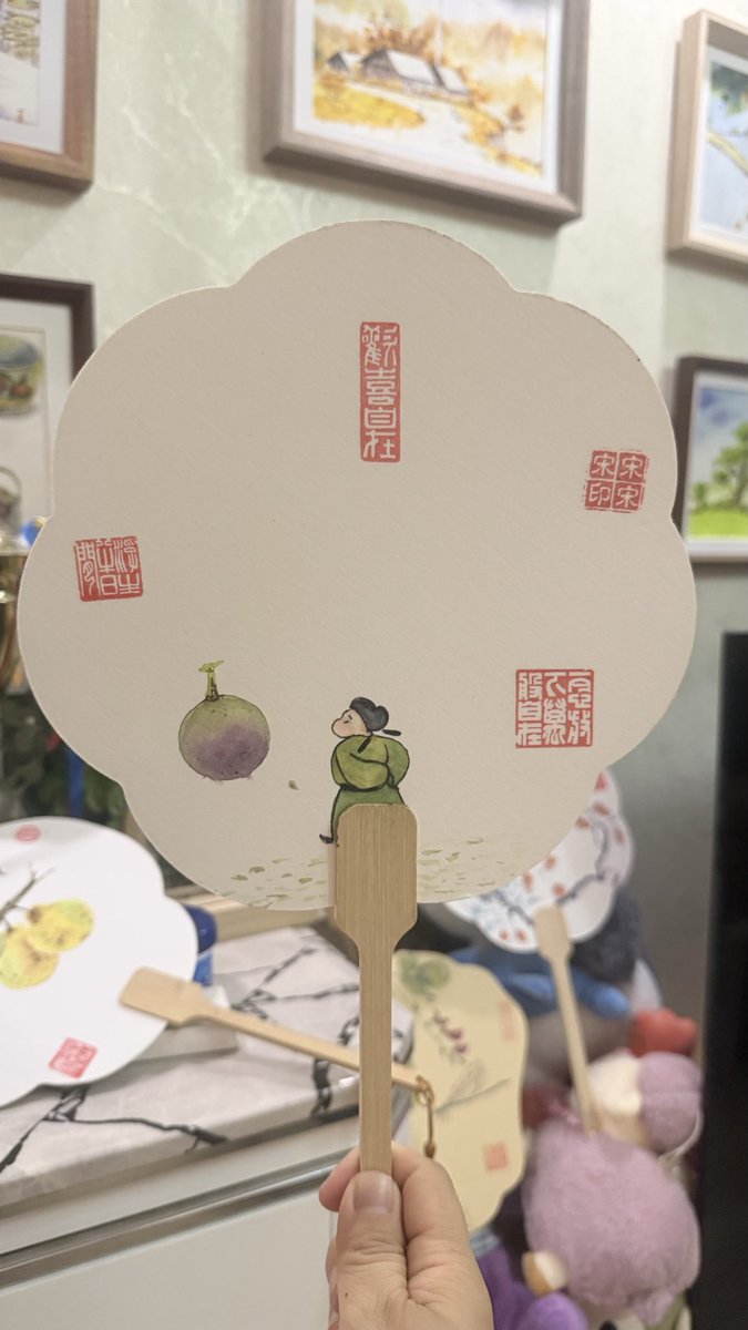 daisysong2016's tweet photo. Hand painting fan. 
Grapes.
我换了一个扇子,葡萄.

我画画的时候能够进入心流状态，这让我非常的快乐！
人生的意义就在于投入当下做的事情获得心流！ https://t.co/swZxP8jcsX