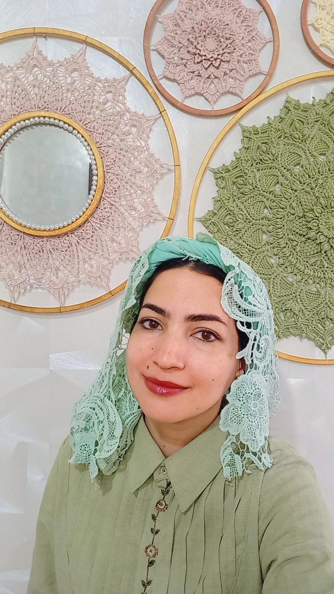 کسی بهم گفت
چرا عکس پروفایلتو عوض نمیکنی؟
میترسی چه اتفاقی بیوفته؟

حرفش منو برد به ۱۰سال پیش که میگفتن اگه دختر عکس پروفایل داشته باشه ، یعنی داره چراغ سبز میده

پس ترسم رو قبول کردم و بعد از سالها این عکس رو برا تلگرامم گذاشتم