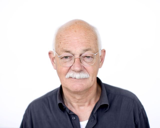 Column: Karel Knip, de wetenschapsjournalist zonder wetenschap
Max von Kreyfelt 

Er zijn beroepen die je kunt dragen als een eretitel. “Wetenschapsjournalist” bijvoorbeeld. Dat klinkt gedegen, sceptisch, precies. Maar bij sommige dragers lijkt het meer op een kostuum dat te