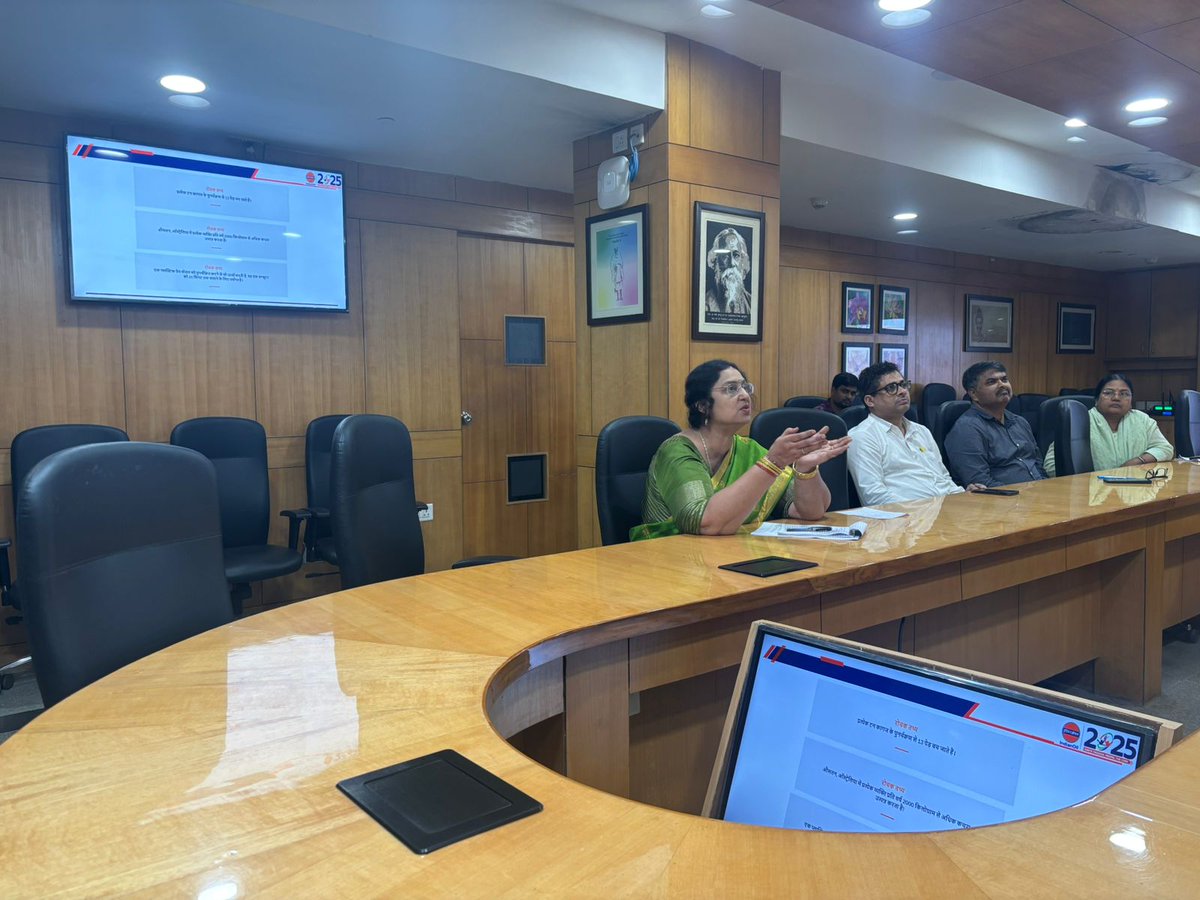 IOCL_ODISHA's tweet image. Talk  on #RRR #ReduceReuseRecycle was Organised for the employees of OdishaStateOffice.The talk was delivered  by Smt. Susmita Tripathy, GM(CC, Planning &amp;amp; CD)&amp;amp; overall coordina tor  SD. The theme was set into  motion through powerful video clip of Hon&apos;blePM&apos;s appeal @IndianOilcl