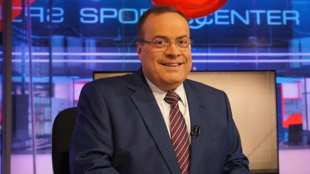 A Sociedade Esportiva Palmeiras lamenta a morte, aos 63 anos, do apresentador e narrador Paulo Soares, o Amigão, um dos mais carismáticos e competentes profissionais da imprensa esportiva brasileira.

Em mais de quatro décadas de carreira, Amigão passou por alguns dos principais