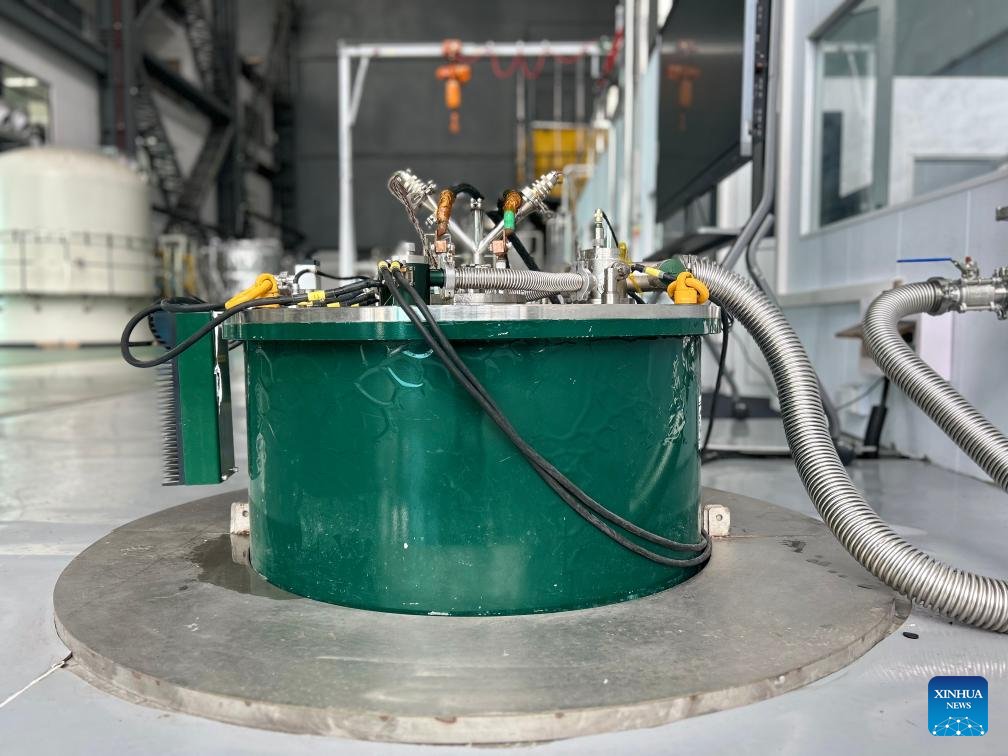 nmr900's tweet image. Chinese scientists announced on Sunday that they have successfully generated a steady magnetic field of 35.1 Tesla with a fully superconducting magnet, setting a new world record english.news.cn/20250928/a00ea… #NMRnews #NMRchat 🧲