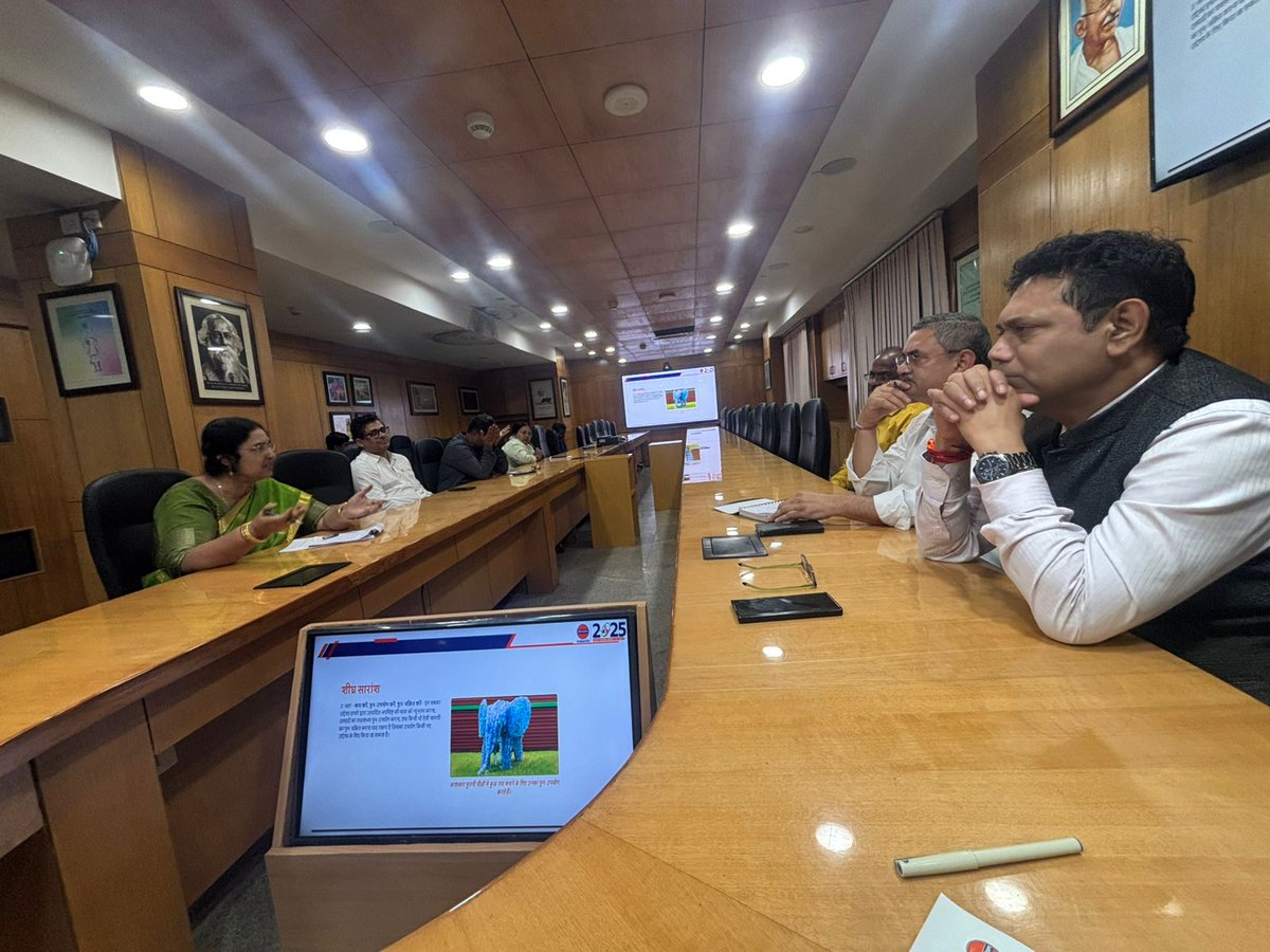 IOCL_ODISHA's tweet image. Talk  on #RRR #ReduceReuseRecycle was Organised for the employees of OdishaStateOffice.The talk was delivered  by Smt. Susmita Tripathy, GM(CC, Planning &amp;amp; CD)&amp;amp; overall coordina tor  SD. The theme was set into  motion through powerful video clip of Hon&apos;blePM&apos;s appeal @IndianOilcl