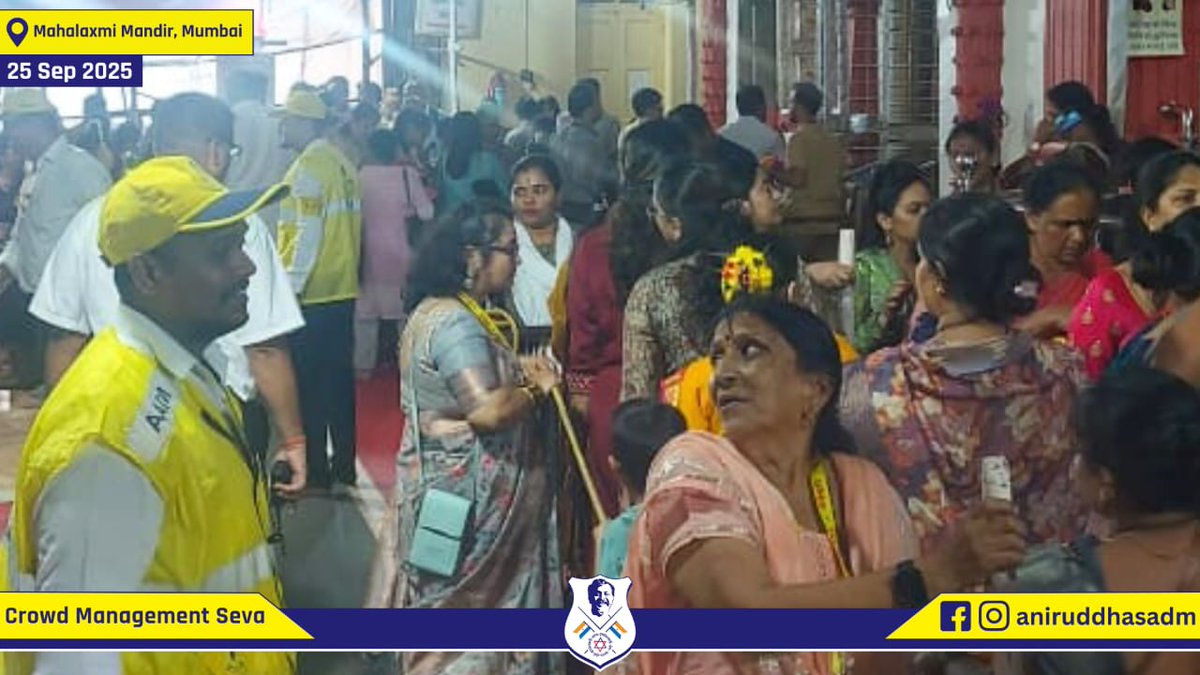 aniruddhasadm's tweet photo. Day 4 of #Navratri2025 at Mahalaxmi Mandir, Mumbai saw 74 #DMVs from Aniruddha's Academy of Disaster Management serve with devotion across 2 shifts, ensuring disciplined crowd management and upholding the spirit of seva. #AADM https://t.co/F93U26J4dD