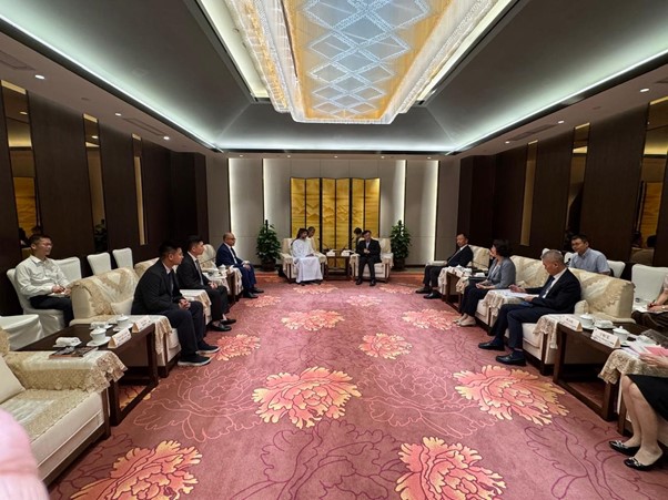 arabfde's tweet photo. 📍 #Hainan – Sept 23, 2025

 🤝 #ArabDigitalEconomyFederation agrees with Hainan’s Governor to open a Sanya office & launch joint #BigData, #Software & #Fintech projects.

📎: https://t.co/CBAPCShT10

#Arab_Digital_Economy_Vision
#Arab_League #Arab_Economic_Unity_Council
#Arab_Economy #DigitalEconomy #DigitalTransformation
#InternationalCooperation #UAE #China #ArabChinaPartnership
#GlobalTrade #SmartEconomy #TechForGood #SustainableGrowth #AIAndEconomy  #Fintech #FutureOfTrade  #InnovationEconomy #DigitalFuture