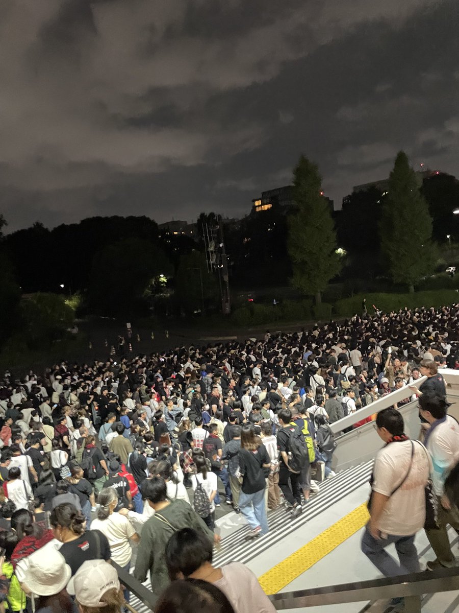 #THEPRIMALS
すごく良かった〜！！！
明日FF配信しながら感想配信したい！

とりあえずこの人の群れに紛れて帰ります