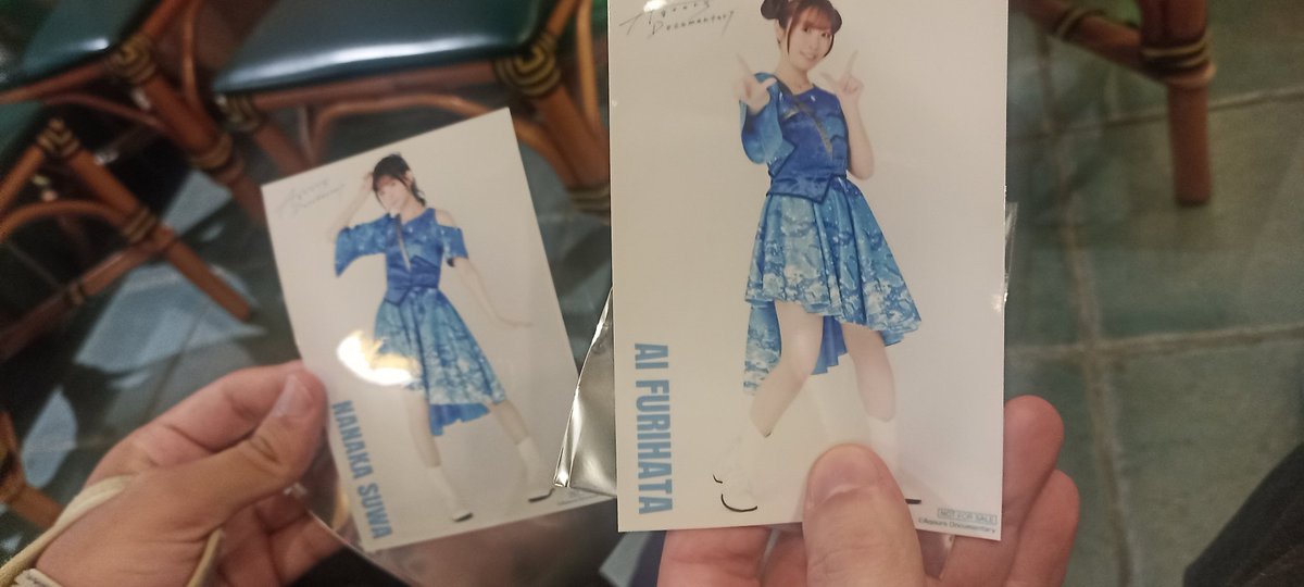 Fui ver hoje o documentário das aqours. Chorei que nem um bebê em algumas cenas. Tem bastante foco nas meninas do segundo ano, mas tbm mostra das outras meninas, mas achei que podia ter mais das terceira vistas. Enfim, lindo, mais uma bela homenagem a esse grupo.