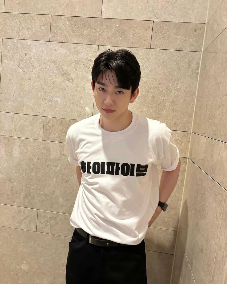 🍑:ผมกำลัง สรุปสิ่งที่เกิดขึ้นวันนี้อยู่
🍑:ไม่มีรูปเลยเพราะช่วงนี้ถ่ายซีรีย์ตลอดเวลาเลยครับ
🍑:อันนี้ ถ่ายที่กองถ่ายเมื่อไม่นานมานี้ครับ
🍑:บอกไม่ได้ว่าคืองานอะไร
🍑:แต่เดี๋ยวทุกคนจะได้รู้หลังจากนี้
🍑:ดังนั้นช่วยรอหน่อยนะครับ!!!
🍑:🖼️🖼️🖼️🖼️
🍑:สายแล้วอะ
🍑:รูปแรกทีมงานถ่ายครับ!