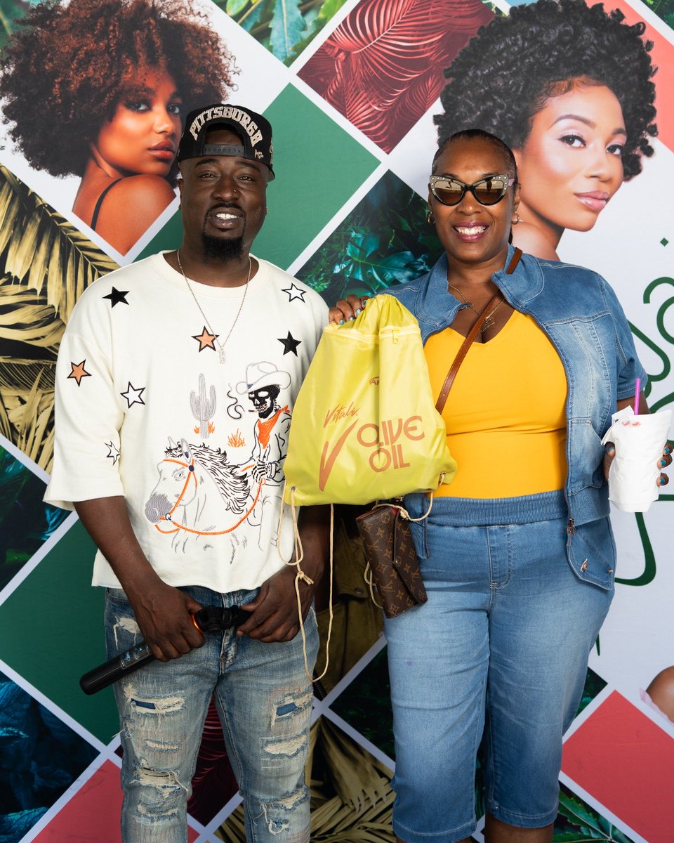 afamghana's tweet image. Community, culture, and confidence AFAM brings it all together! 💛
Thank you for sharing the love at our latest event. More beauty, more memories, more YOU.
.
.
#AFAMConcept #LustiHairCare #LeisureCurl #QueenHeleneBeauty #HawaiianSilky #VitaleHairCare #OssatHairCare #BlessedMen