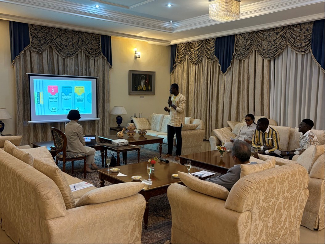 🇯🇵9/24、長島大使は公邸にて、#TICAD9 ビジネスイベント参加の当地ビジネス関係者から訪日成果の報告を受けました。日本企業との交流やB2B、文化体験、大阪・関西万博視察などが行われ、今後はフォローアップ強化と経済連携の具体化に取り組みます。