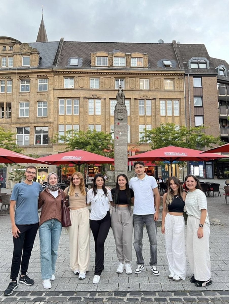 beunsbf's tweet image. 16 Ağustos–14 Eylül’de BEÜ’den 7 öğrenci, 2023’te imzalanan iş birliği kapsamında St. Rochus Hastanesi’nde staj yaptı. Hemşirelik ve FTR öğrencileri Acil Servis dâhil birçok bölümde uzmanlara eşlik etti.

@ihozolcer 
@beunedutr 
#beun 
@sibelkocak 

#İlkİlİlkÜniversite🌟