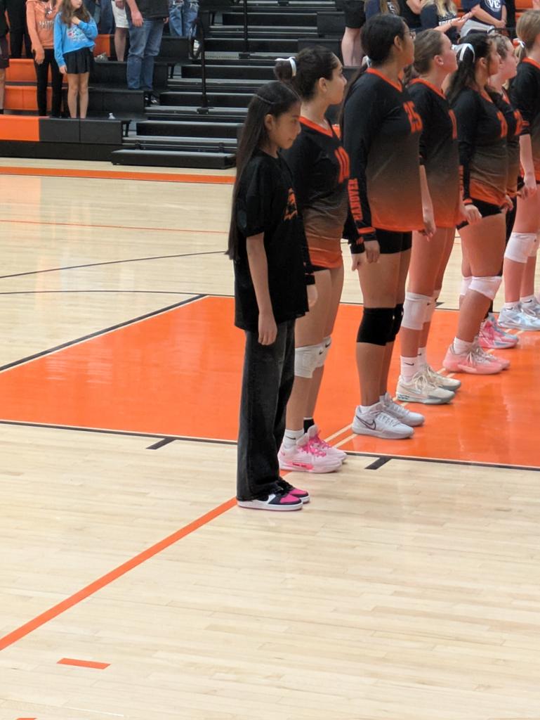 clearprincipal's tweet image. Clearview&apos;s Honorary Hawk supporting the Lady Nighthawks. 

#HPSDawesome #bigwin #funevents