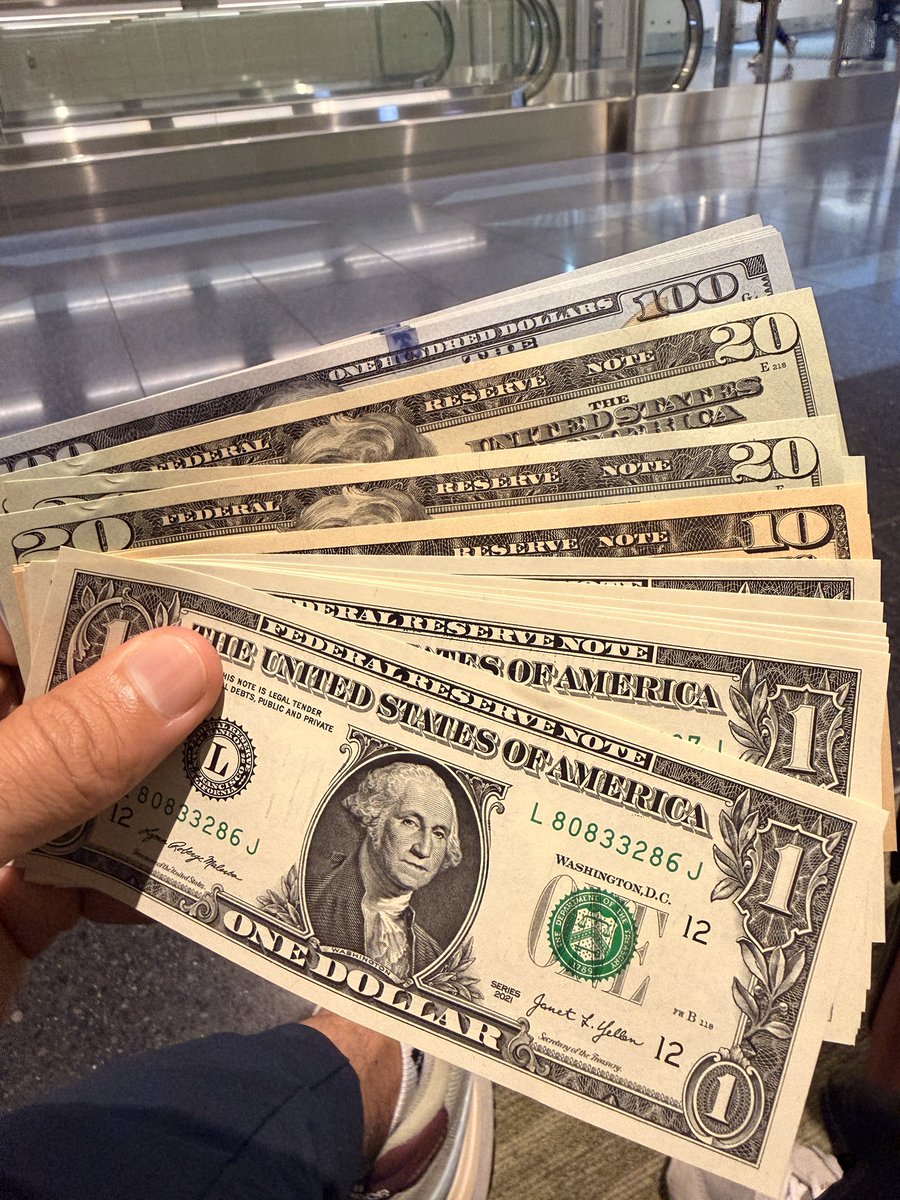 Fresh USD notes… but honestly, the quality is disappointing. Strong paint  smell and rough texture. Anyone else noticed this? Ps- comparison is with  CAD, JPY and SGD