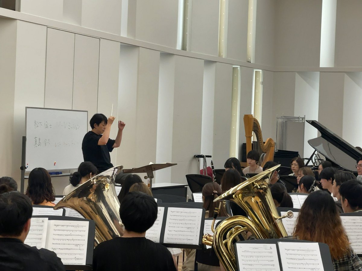 tcm_BandAcademy's tweet image. #東京音楽大学 #吹奏楽アカデミー 専攻 今週の吹奏楽合奏の授業では #小林恵子 先生に指揮をしていただき、11月26日の秋学期修了演奏会に向けて #松下倫士 先生の『M-Vミッション』と #真島俊夫 先生『 レント・ラメントーソ』の２曲を取り上げて練習しました。