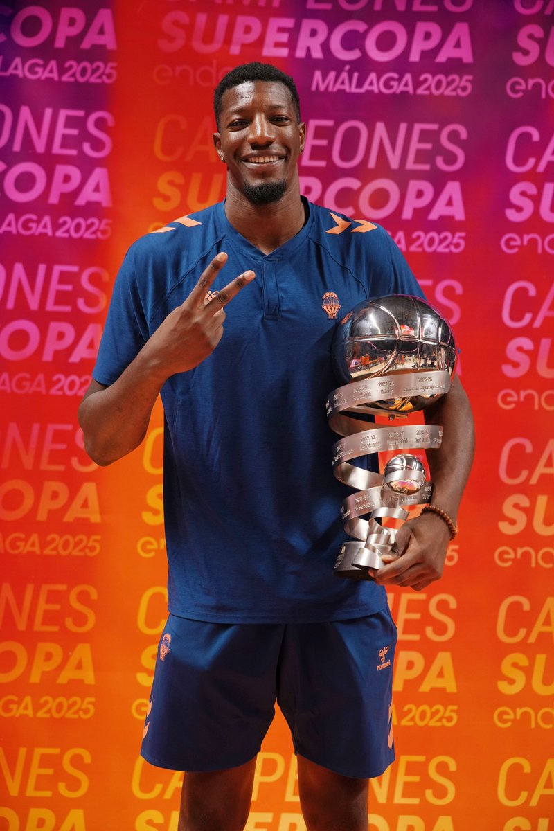 📊 Kam Taylor y Yankuba Sima se unen a la exclusiva lista de jugadores que se han proclamado campeones de #SupercopaEndesa con dos equipos diferentes. Así queda la lista ahora:

➡️ Alberto Abalde (<a href="/valenciabasket/">Valencia Basket Club</a> y <a href="/RMBaloncesto/">Real Madrid Basket</a> )
➡️ Xavi Rabaseda (<a href="/FCBbasket/">Barça Basket</a> y <a href="/GranCanariaCB/">Dreamland Gran Canaria</a>)
➡️